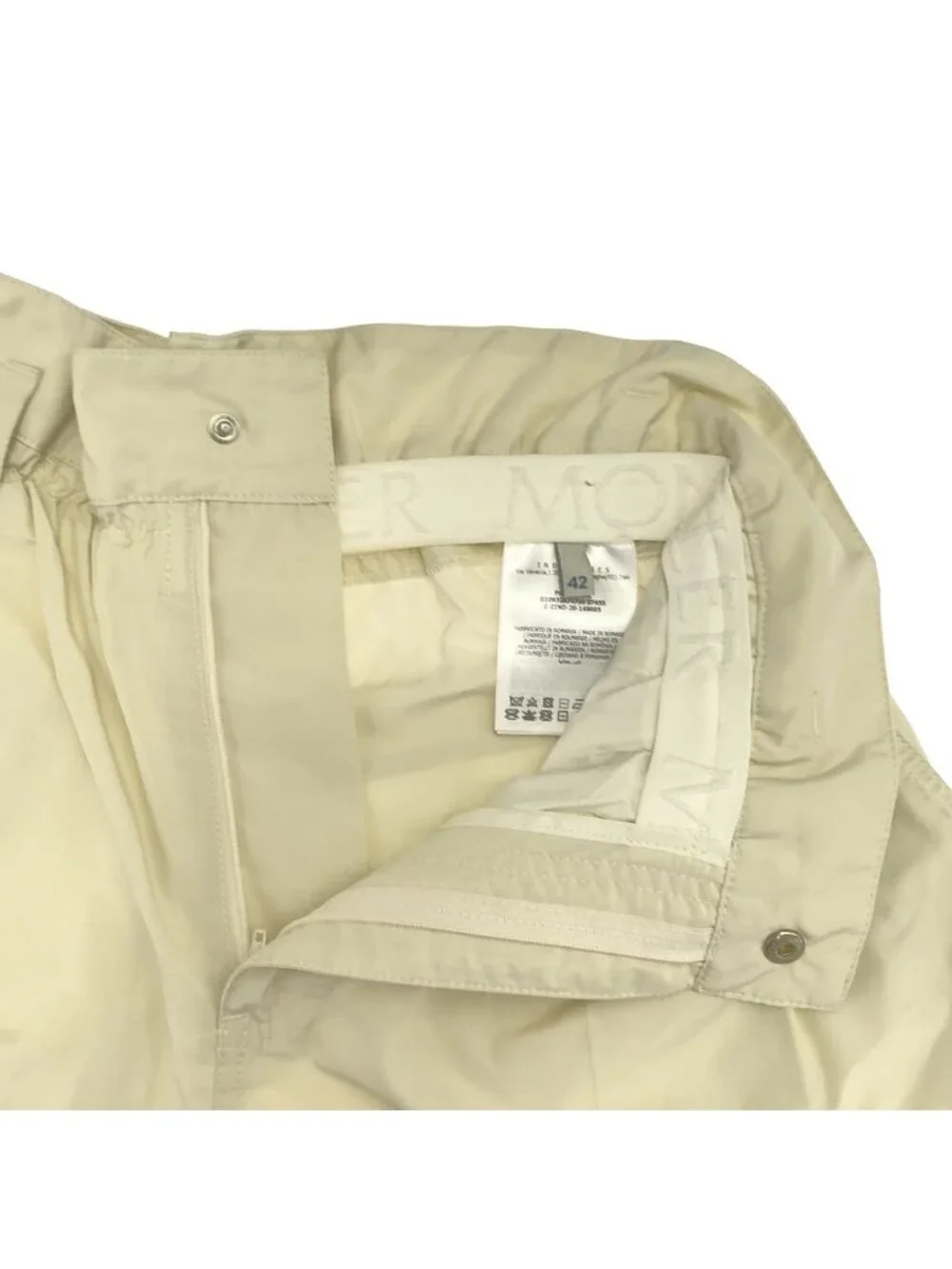 Moncler White Plantalone Nylon Pleated Shorts 42